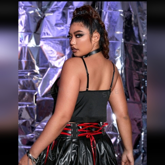 ROMWE lace crop cami top - Picture 2 of 6